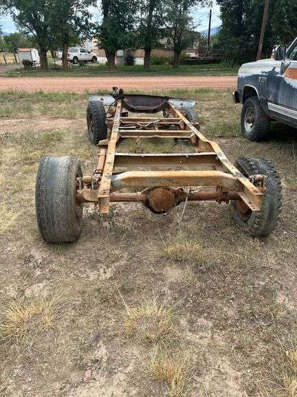 4 wheel drive truck chassis image