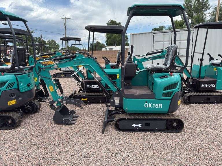 2025 CFG QK16R Mini Excavator — 15 HP Gas, Hydraulic Thumb image