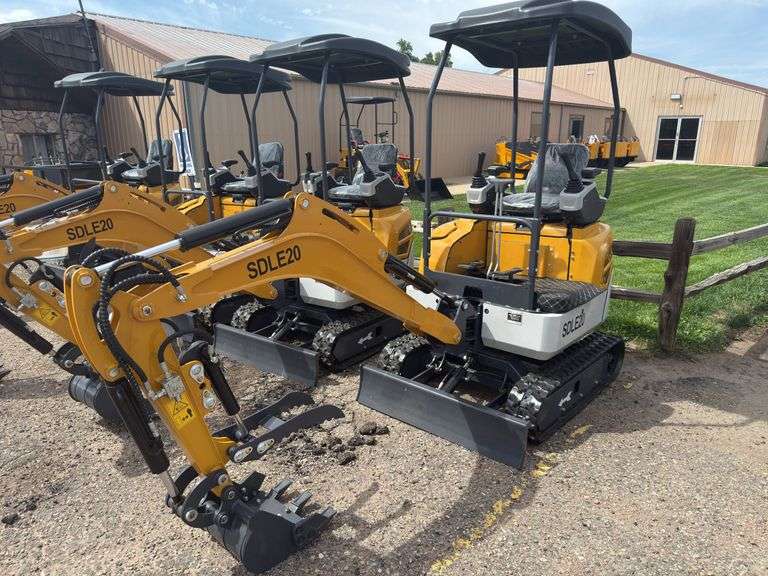 SDLE20 Mini excavator with hydraulic thumb and  Diesel Yanmar Engine