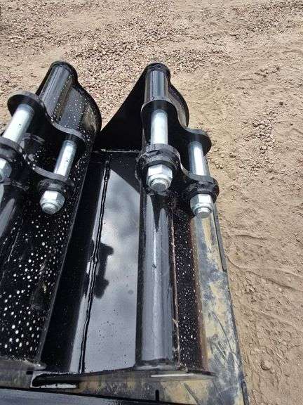 New IREAS 23" Mini Skid Toothless Bucket