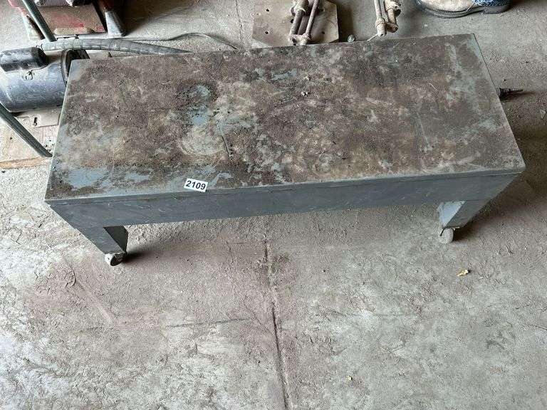 Metal rolling bench