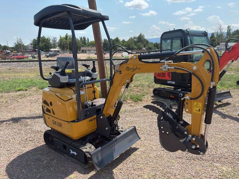 CFG Industrial QK18R Mini Excavator image