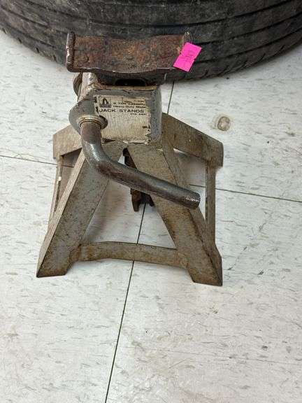 Jack stand image