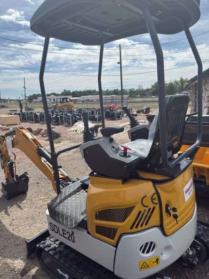 SDLE20 Mini excavator with hydraulic thumb and  Diesel Yanmar Engine