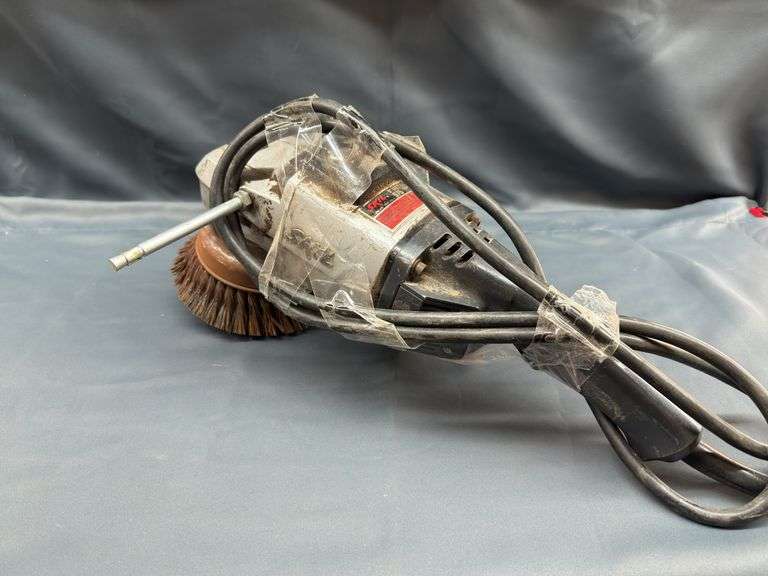 Skil 9” disc grinder image