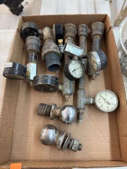 Trailer balls , pressure gauges image