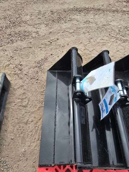 New IREAS 31" Mini Skid Toothless Bucket