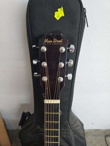 Main Street Acustic Guitar w/ Travel Bag
