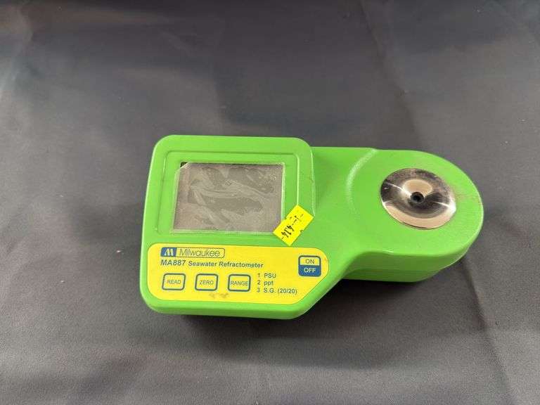 Milwaukee seawater refractometer model MA887 image