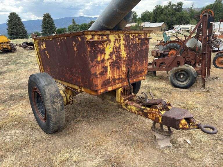 Dump bed trailer image