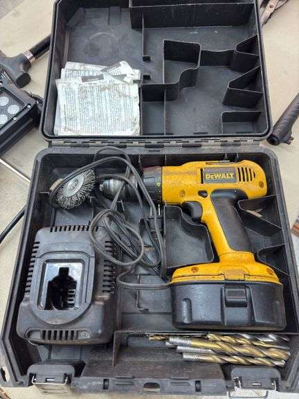 DeWalt electric drill image