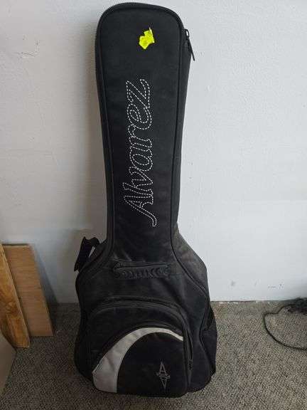 Main Street Acustic Guitar w/ Travel Bag