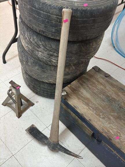 Pick axe image
