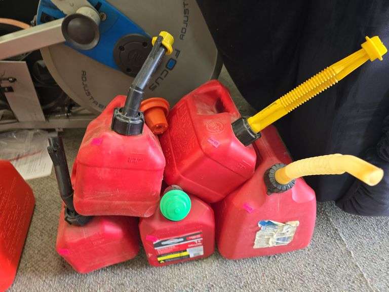 5 Gass Cans image