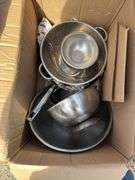 Assorted Kitchen Metalware Bowls and Colander Set