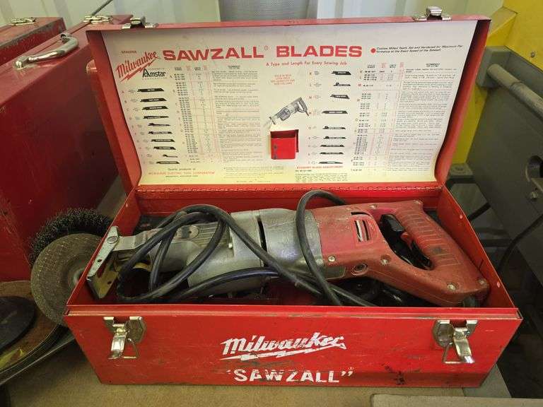 Milwaukee Sawzall image
