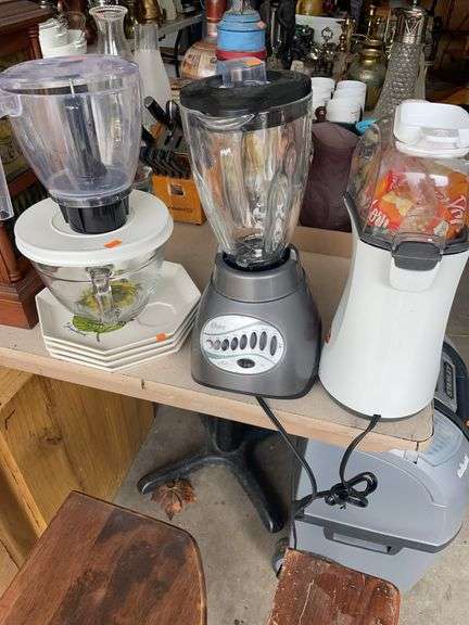 Popcorn maker blender, mixing bowl and plates image