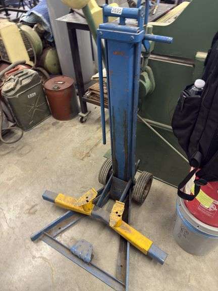 Walker J-101 job lift image