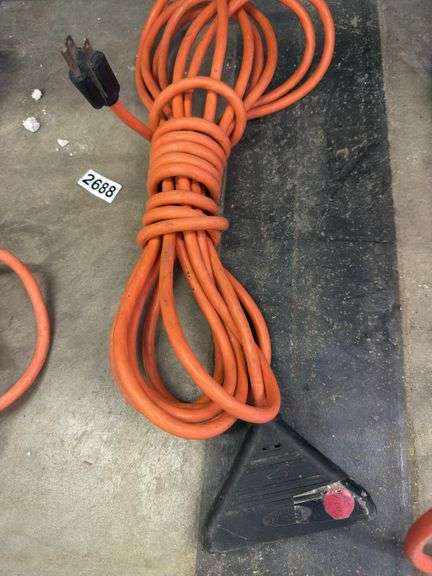 Extension cord with expansion outlet image