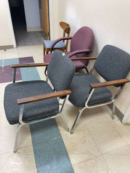 Lot of four miscellaneous chairs image