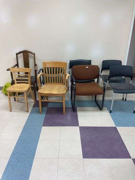 Lot of eight miscellaneous chairs image