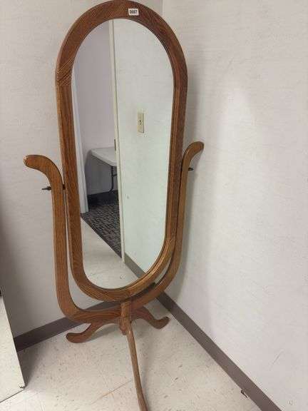 Full length tilting mirror image