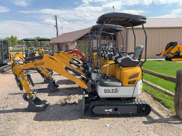 SDLE20 Mini excavator with hydraulic thumb and  Diesel Yanmar Engine image
