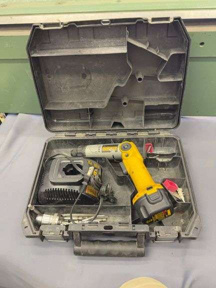 Dewalt screw driver image