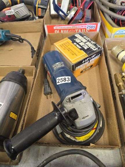 Bosch Angke Grinder w/ Grinding Wheels image