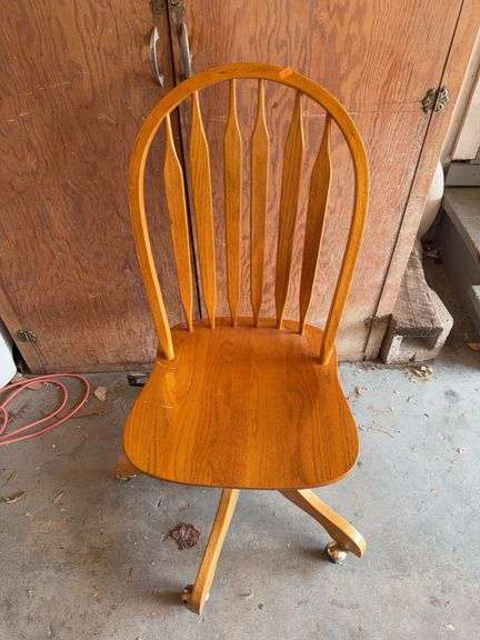 Rolling Oak office chair image