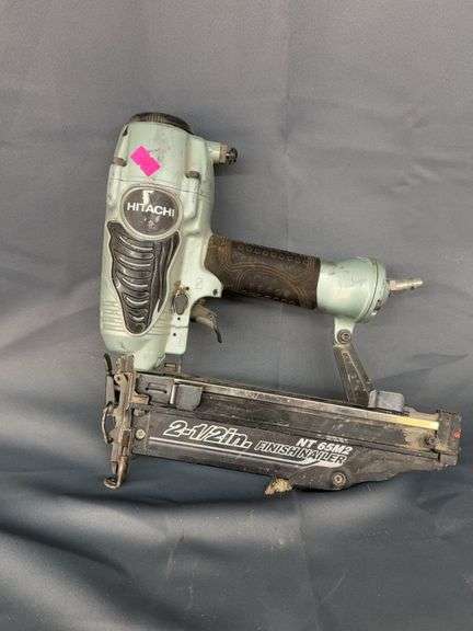 Hitachi 2 1/2 inch finish nailer image
