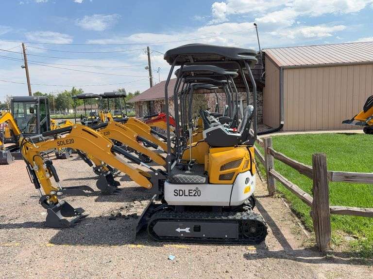 SDLE20 Mini excavator with hydraulic thumb and  Diesel Yanmar Engine image