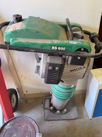 Wacker BS600 has powered jumping jack image