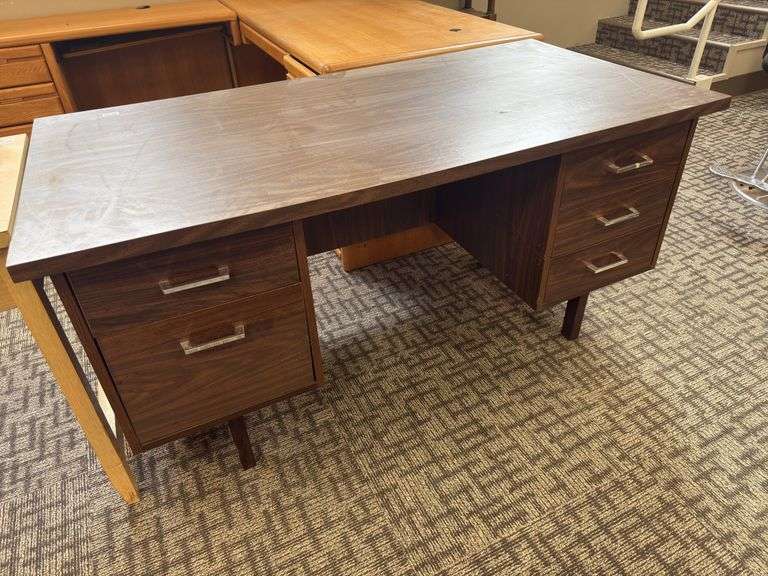 Office desk image