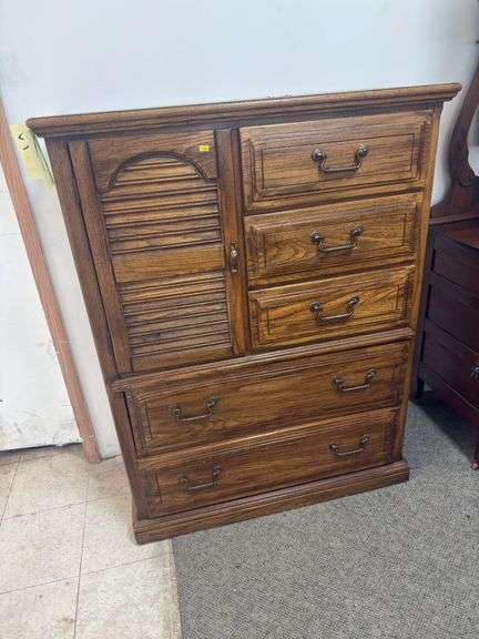 5 drawer Dresser image