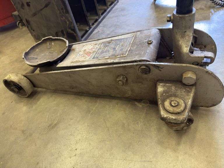 2.25 ton floor jack image