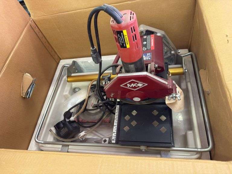 MK tile saw with work image