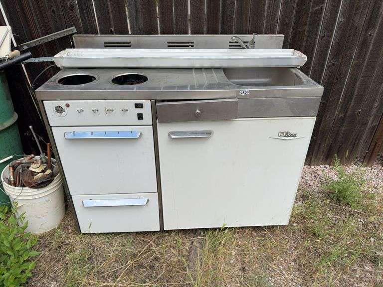 Vintage kitchenette unit image