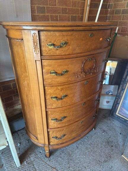 Maple 5 drawer dresser. image