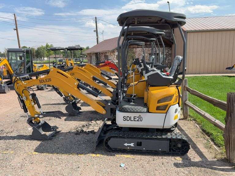 SDLE20 Mini excavator with hydraulic thumb and  Diesel Yanmar Engine image