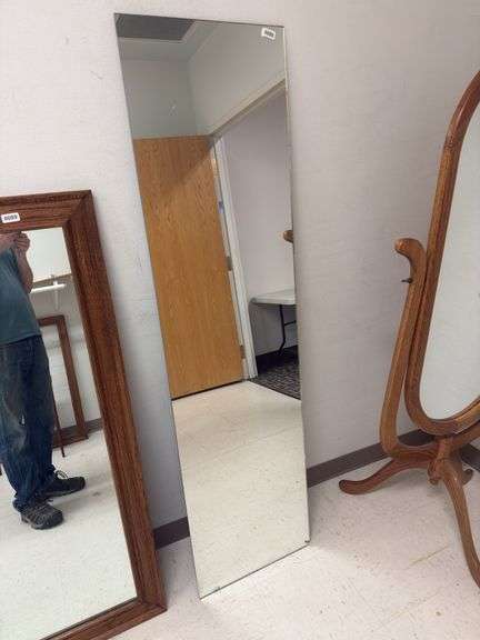 6’ x 1.5’ mirror image