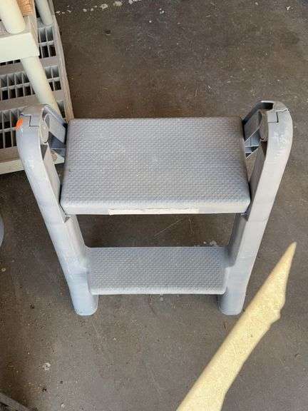 Rubbermaid stepstool image