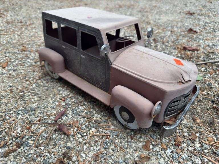Primer tin station wagon image