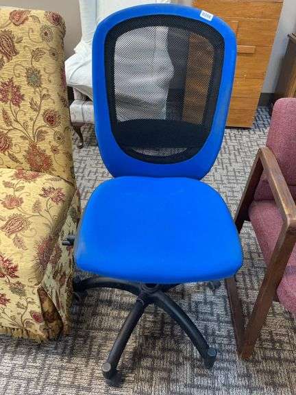 Rolling office chair image