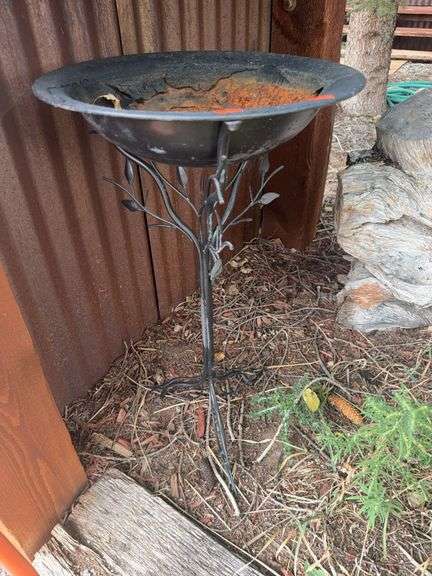 Metal birdbath image