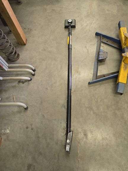Adjustable Carpet Stretcher image