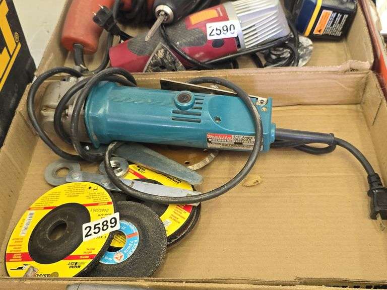 Makita 3/8 Angle Drill w/ Grinding Wheels image