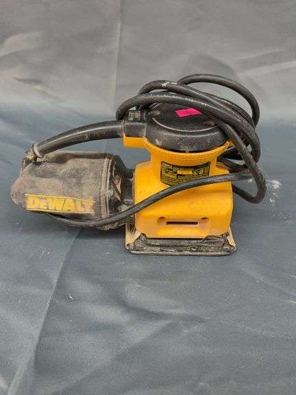 Dewalt palm grip sander image