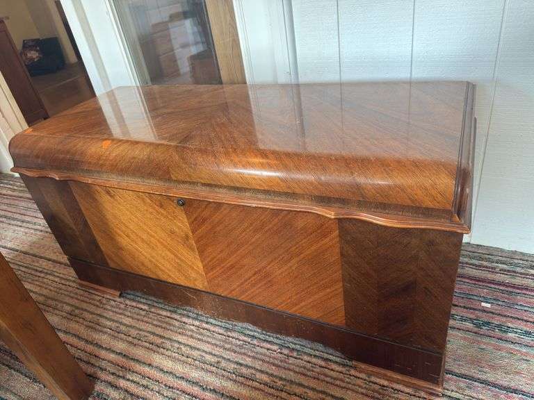 Lane Alatavista Va. Cedar chest. image