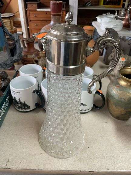 Glass decanter image